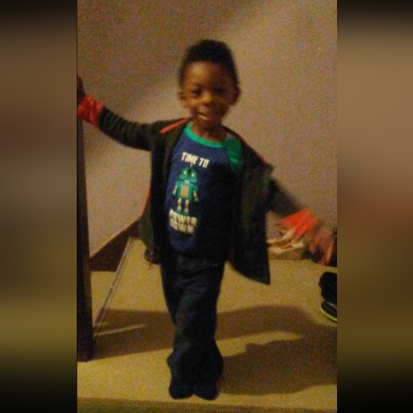 💗I'm Lucy, your Boutique Posher! 💗 - Picture 4 of 12